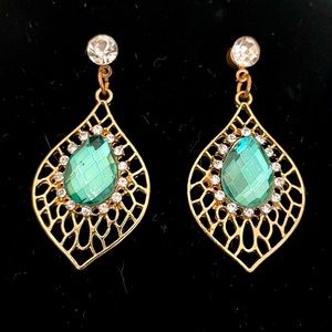 💜3/$10 Fashion Gold and Green Teardrop Earrings